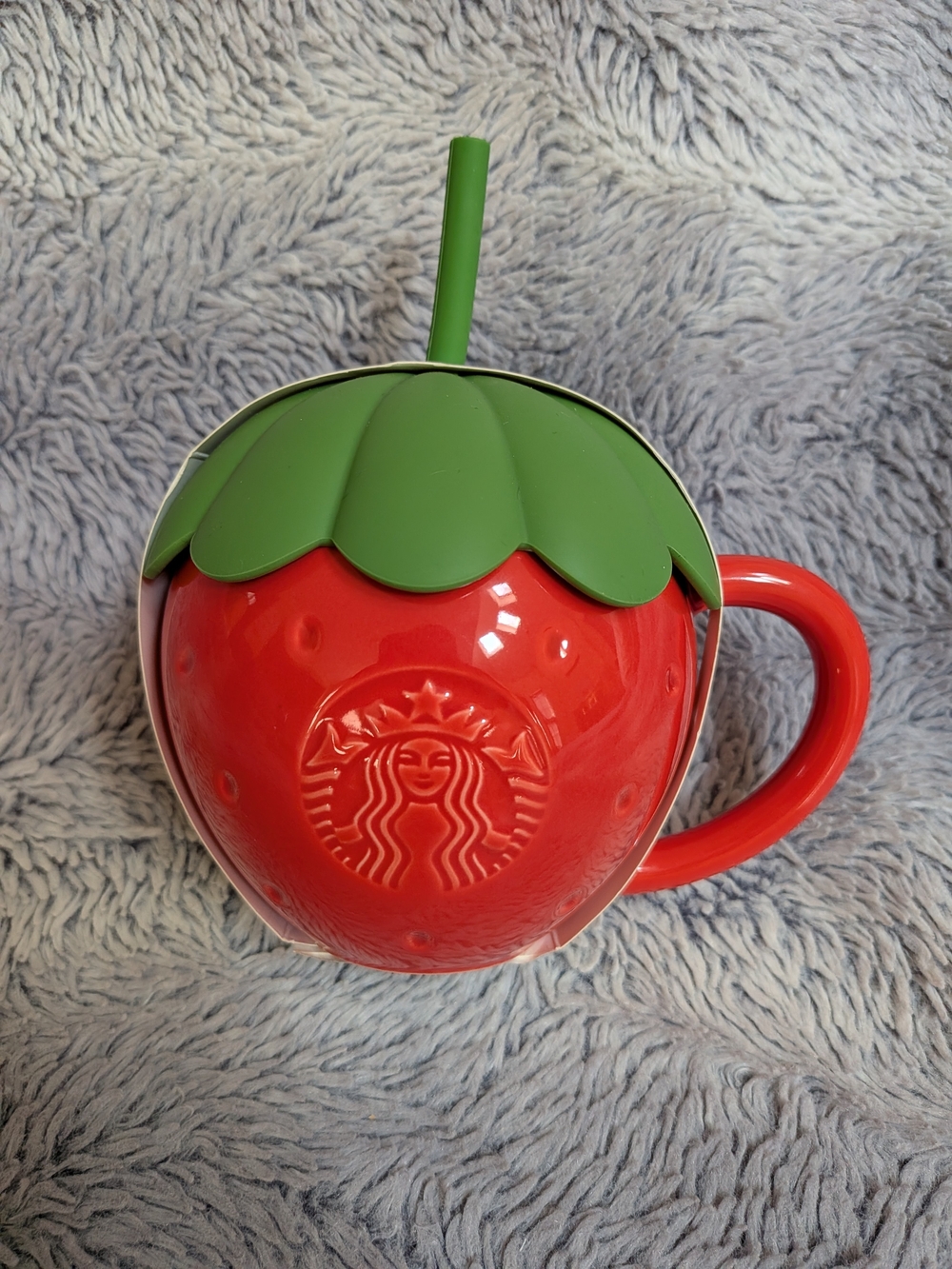 Starbucks Asia Strawberry Mug with Green Lid and Straw BNWT